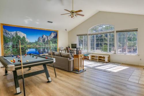 Private Lake, Hot Tub & EV Charger: Mariposa Home!, Mariposa