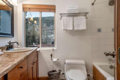 Adventure awaits in cozy retreat between Vail and Beaver Creek in Vail, USA