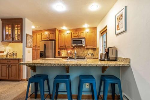 Adventure awaits in cozy retreat between Vail and Beaver Creek in Vail, USA