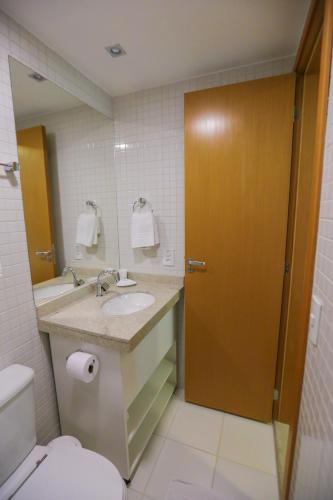 One-Bedroom Apartment image 2