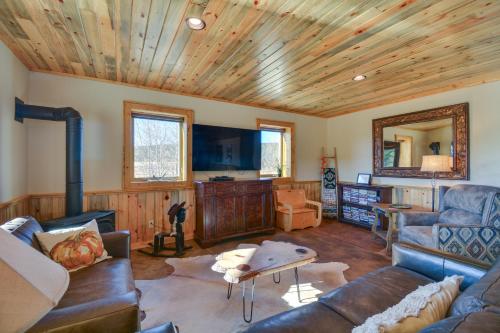 Cozy Alma Mountain Retreat Fireplace and Grill in Alma, USA