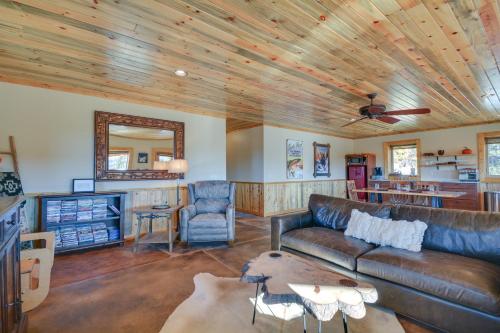 Cozy Alma Mountain Retreat Fireplace and Grill in Alma, USA