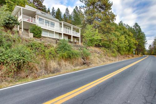 Harrison Getaway with Deck and Lake Views!