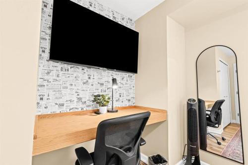 New! Comfy 1BR Upper Flat near Downtown Roseville in Roseville, USA