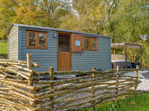 Uk41330 Wampford Woodland Retreat - Kates Cabin