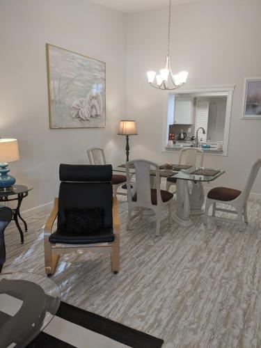 LUX VILLAs on beautiful Palmer Ranch thumb 2
