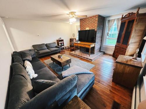 Historic American Farmhouse 1870 - 10 miles from Cherry Springs! in Coudersport, USA