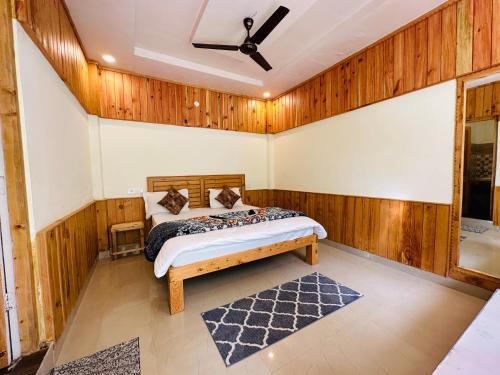 1 queen bed