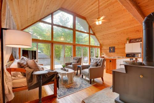 Serene Fancy Gap Cabin Retreat in Private Setting! in Fancy Gap, USA