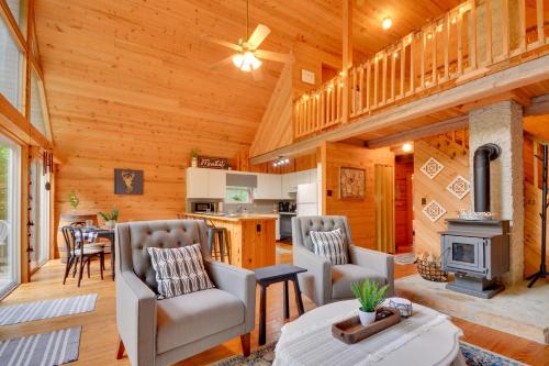 Serene Fancy Gap Cabin Retreat in Private Setting! in Fancy Gap, USA