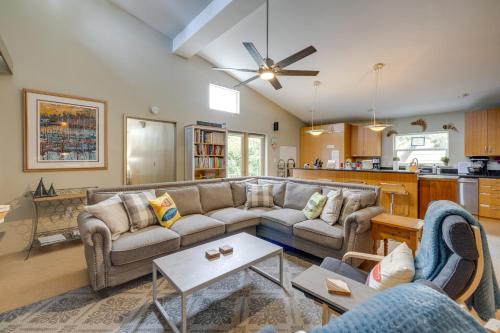 House with Hot Tub and Deck - Walk to Seaside Beach!, Seaside (foto 3)