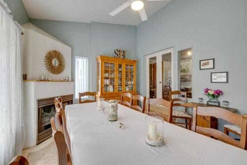 House with Hot Tub and Deck - Walk to Seaside Beach!, Seaside (foto 10)