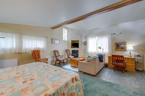 Large House with Hot Tub and Deck - Walk to Beach - image 10