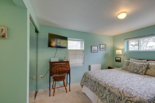 Large House with Hot Tub and Deck - Walk to Beach - image 12