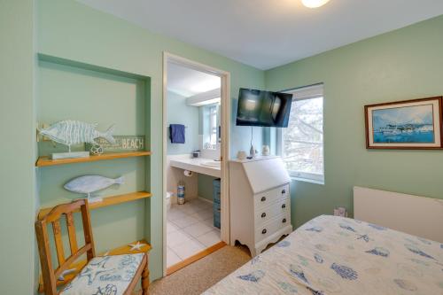 Large House with Hot Tub and Deck - Walk to Beach - image 12