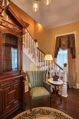 Victorian House Bed and Breakfast - 로비