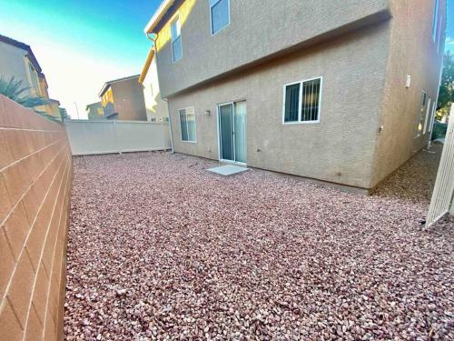 4BR Vegas Home Pet Friendly Parking Near Strip, Las Vegas (photo 6)