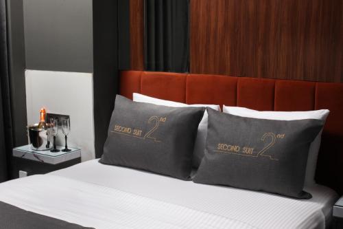 Deluxe Double Room image 10