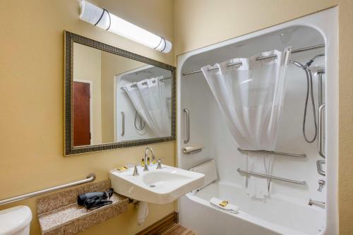 Best Western Plus Springfield Airport Inn - image 9