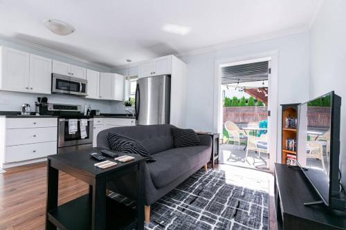 . Great 1-bedroom Suite Near Downtown Langford