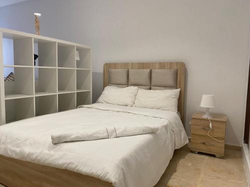 Quiet Top-Floor Studio by Med Faculty & Tram Lines, Casablanca (fotografie 10)