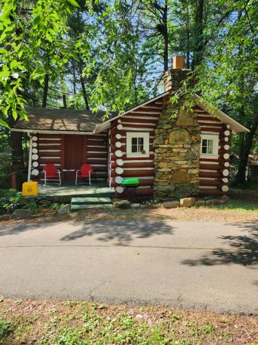 The Pines Cottages, Asheville