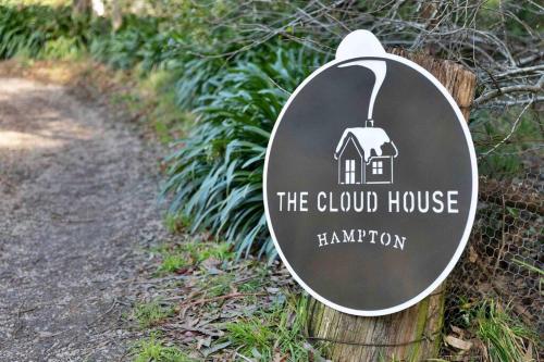 The Cloud House Hampton - Rustic Alpine Retreat