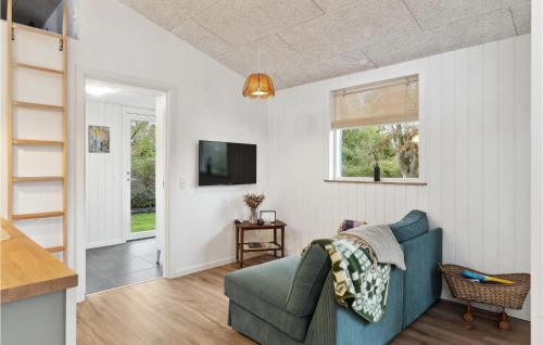  Stunning Home In Fllenslev With Wifi in Føllenslev