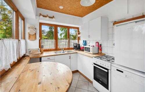 Awesome Apartment In Rechlin With Kitchen