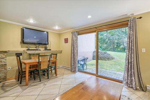 Cozy one bedroom Edgemont A1 condo on the shuttle route & ski back trail detail