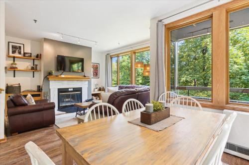 Beautifully Decorated Upscale Two bedroom HRE1 in Killington, USA