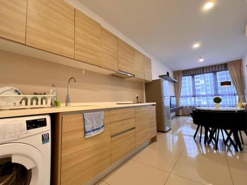 2BR Free Parking Near Central I-City& Theme Park