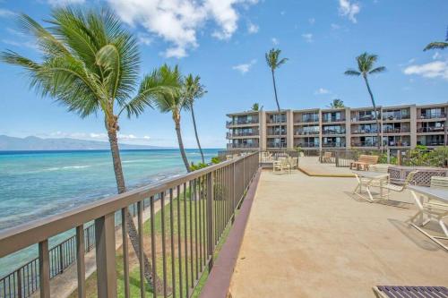 Hale Ono Loa 316- Upgraded Hale Ono Loa condo, expansive ocean views