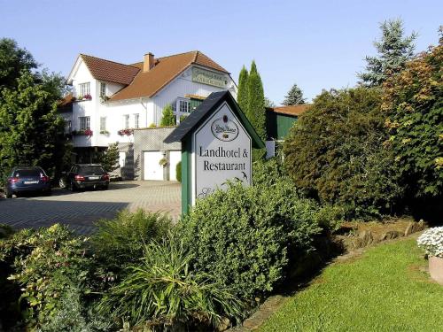 Landhotel-Restaurant Schwalbennest - Hotel - Zierenberg