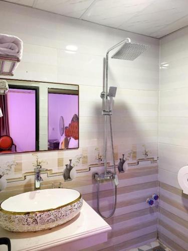 Hoàng gia Hotel - Đông Trù HN - by BAY LUXURY - 화장실