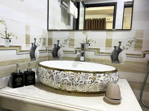 Hoàng gia Hotel - Đông Trù HN - by BAY LUXURY - 화장실