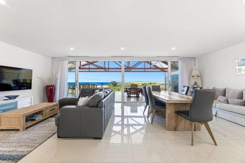 Luxury Beach House in Kianga