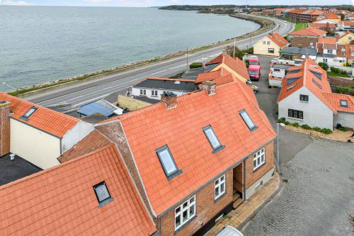 Great Holiday Home With Beautiful Sea Views From All Rooms