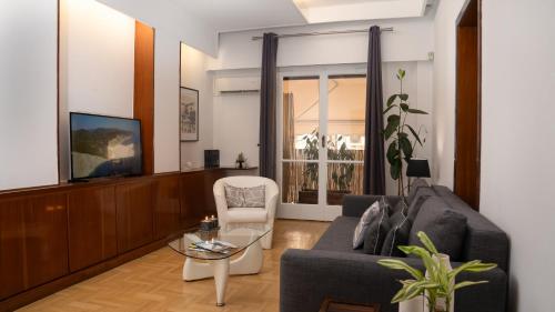Quiet City Center Apt on a Pedestrian Street 1