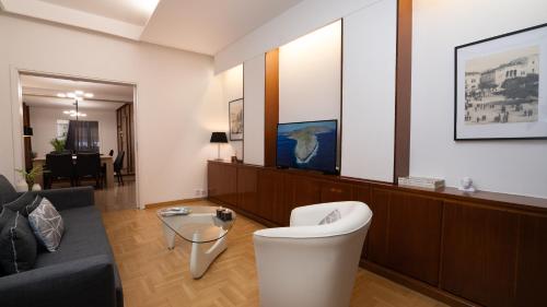 Quiet City Center Apt on a Pedestrian Street 4