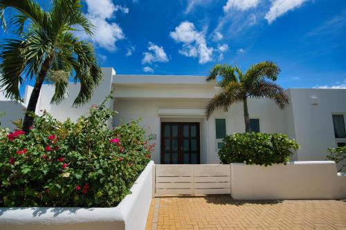 Oceanfront 5-Stars Starfish Villa, Dawn Beach, Private Pool, Secured, Concierge