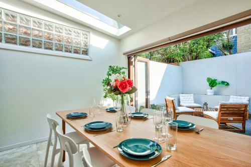 3 Bedrooms - Darling Harbour - Ada Place - image 2