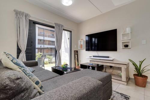 GroundEazy beside Mall of Africa – khách sạn tại Midrand