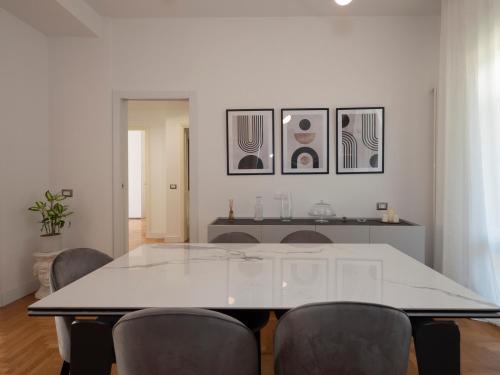 Big apartment close to Bocconi / Humanitas / IEO, Milan (photo 7)
