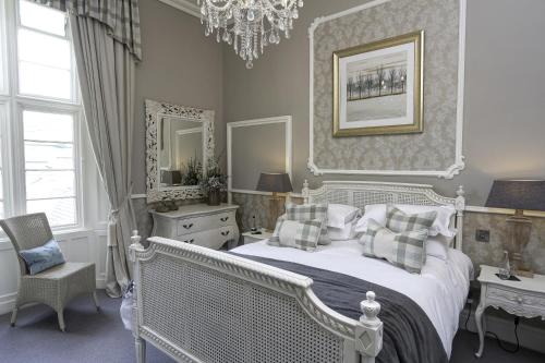 Falcon Manor Hotel - image 10