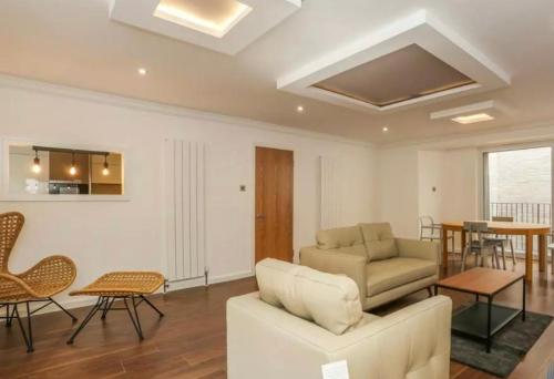 Barbican Pad by condokeeper - image 9