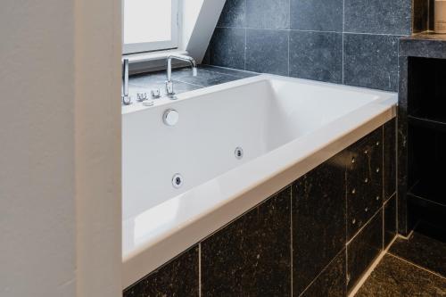 Junior Suite image 7