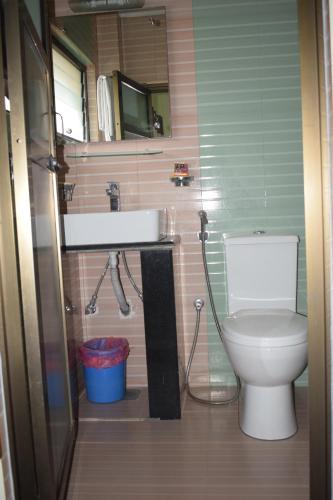 Bathroom, Hotel New Era in Butwal