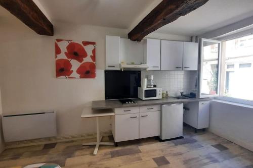 PROMO 3 au 6 nov 15 min Toulouse Studio lit 140 cm cuisine équipé Sde WC propre