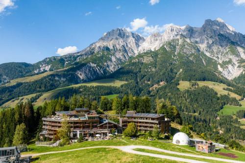 Holzhotel Forsthofalm - Hotel - Leogang